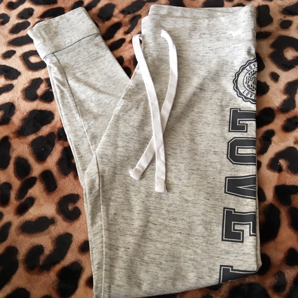 New Vs pink campus pants size small